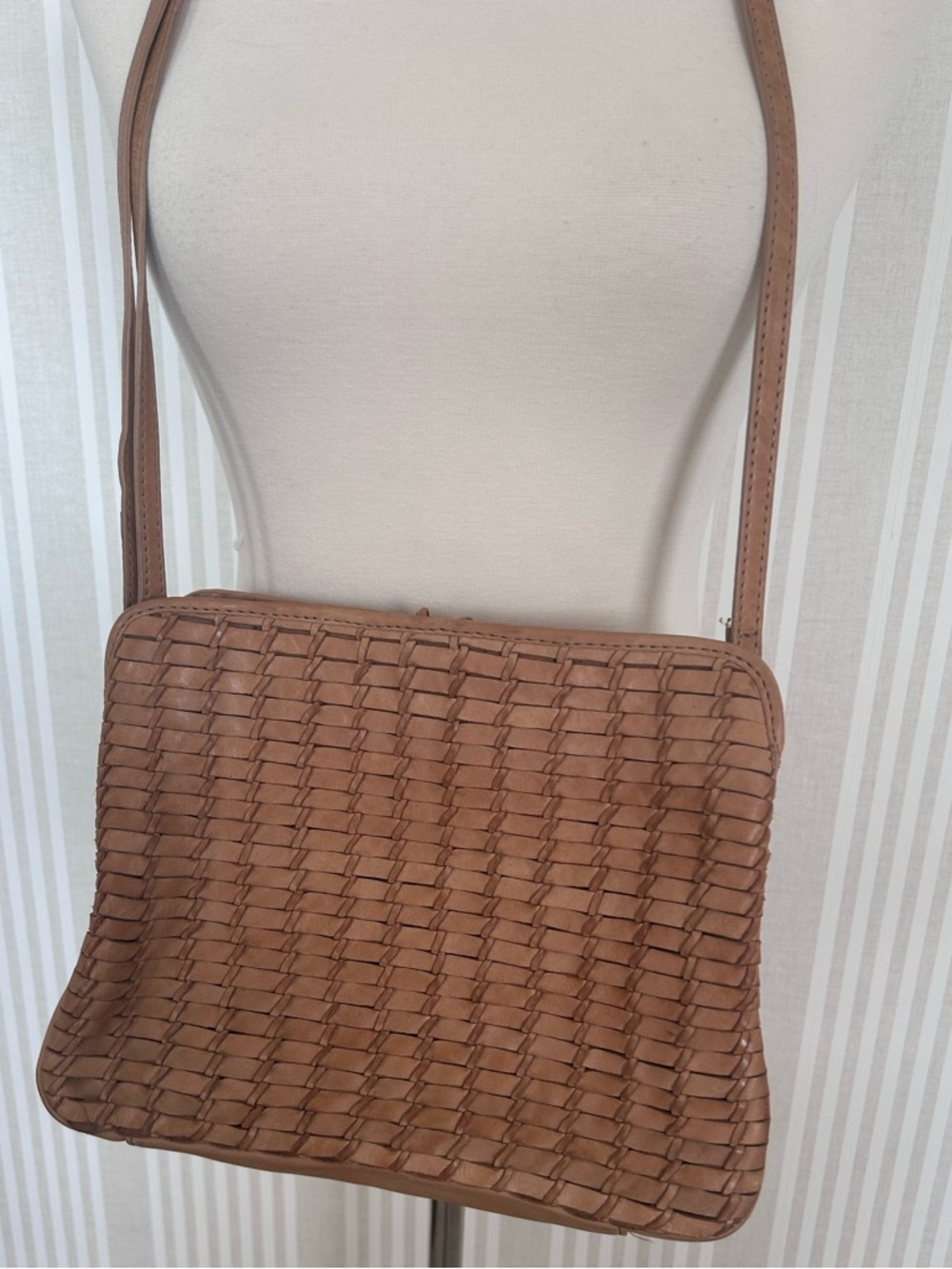 Woven Leather  Tassel Crossbody Shoulder Bag Tan Brown Made in India Vtg - Picture 3 of 7